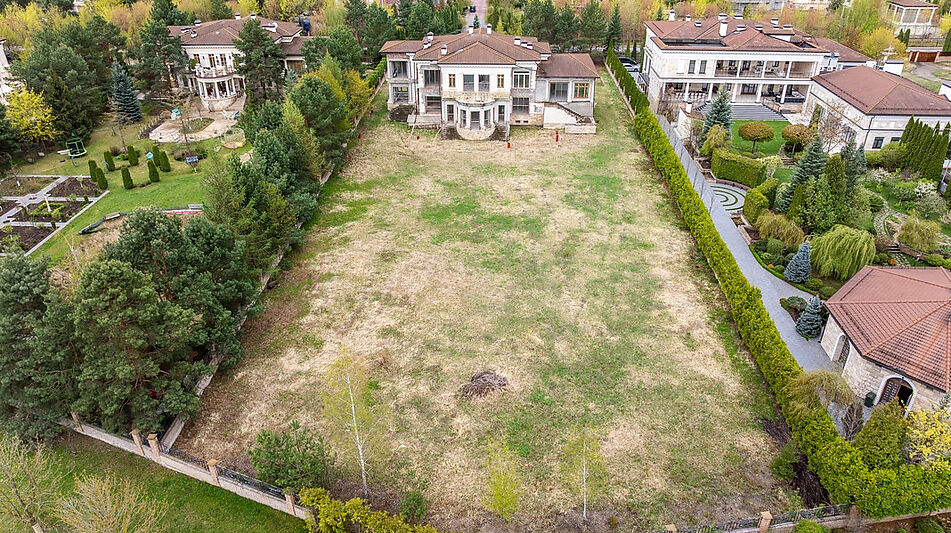 Большой участок в КП Монолит