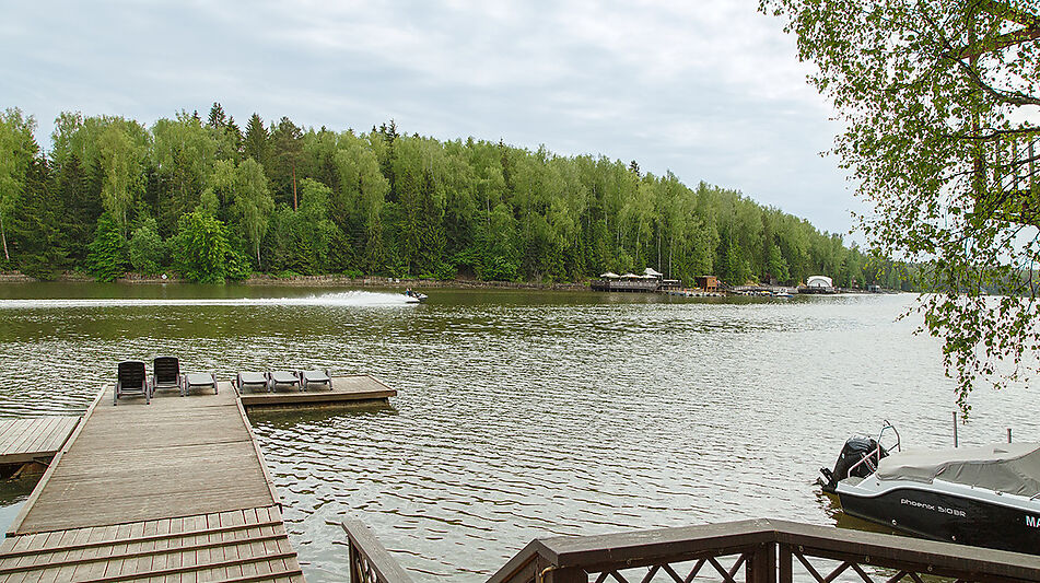 Дом у воды в КП Новое время