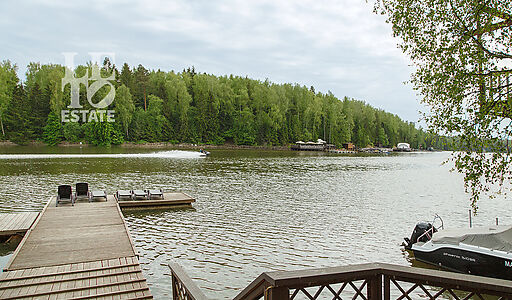Дом у воды в КП Новое время