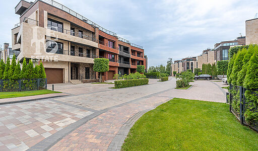 Таунхаус в поселке Парк Фонтэ