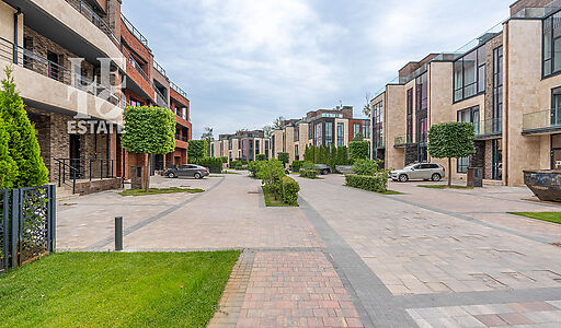 Таунхаус в поселке Парк Фонтэ