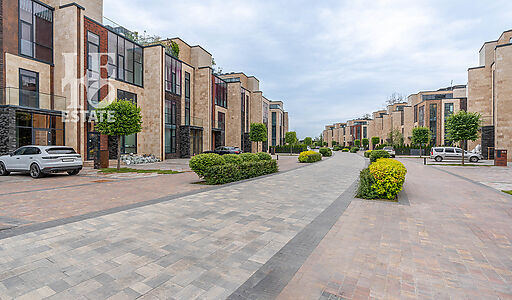 Таунхаус в поселке Парк Фонтэ