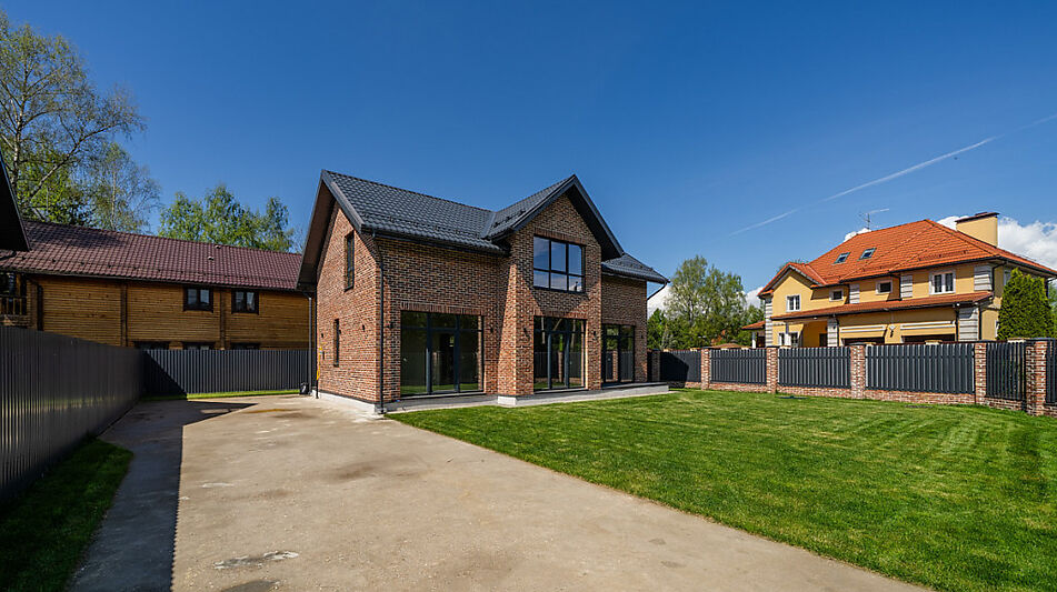 Дом в поселке Борки