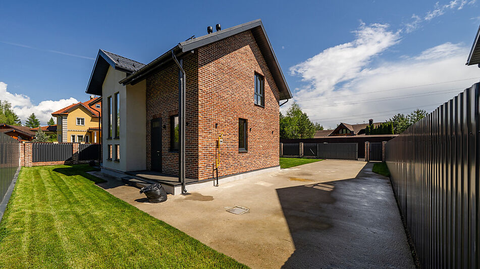 Дом в поселке Борки