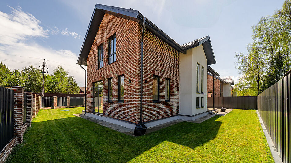 Дом в поселке Борки