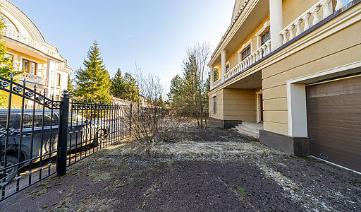 Дом в Новахово со своими соснами