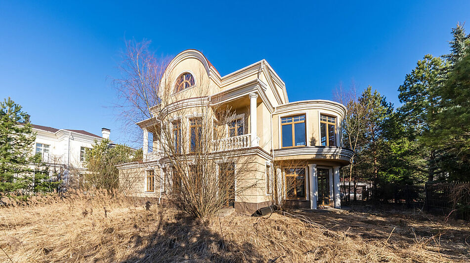 Дом в Новахово со своими соснами