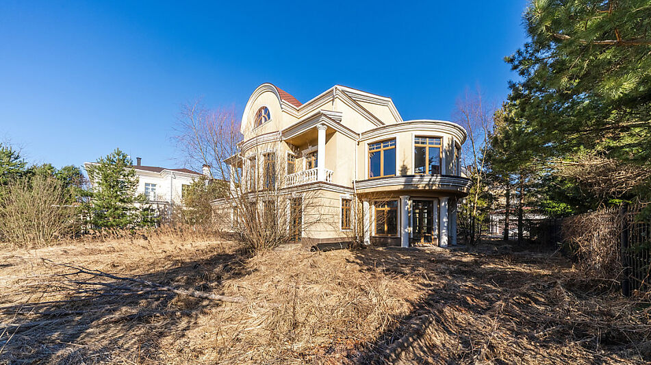 Дом в Новахово со своими соснами