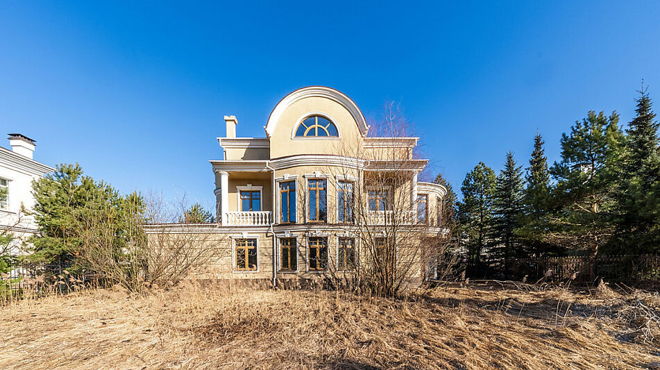 Дом в Новахово со своими соснами