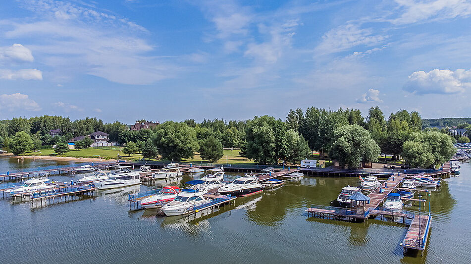 Участок рядом с Московским морем