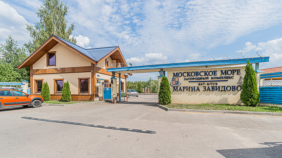 Участок рядом с Московским морем