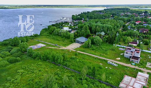 Участок рядом с Московским морем