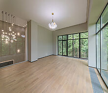 Дом с бассейном в Ренессанс парк