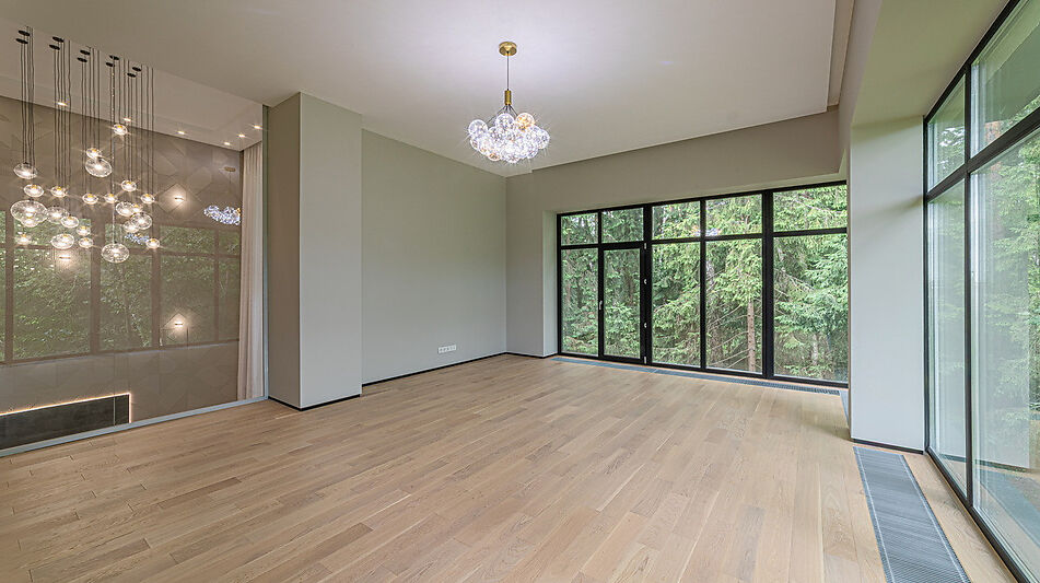 Дом с бассейном в Ренессанс парк