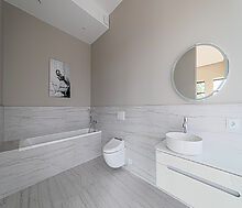 Дом с бассейном в Ренессанс парк