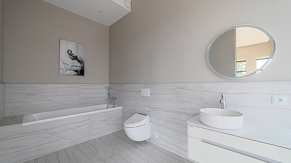 Дом с бассейном в Ренессанс парк