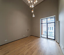 Дом с бассейном в Ренессанс парк