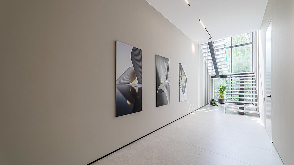 Дом с бассейном в Ренессанс парк