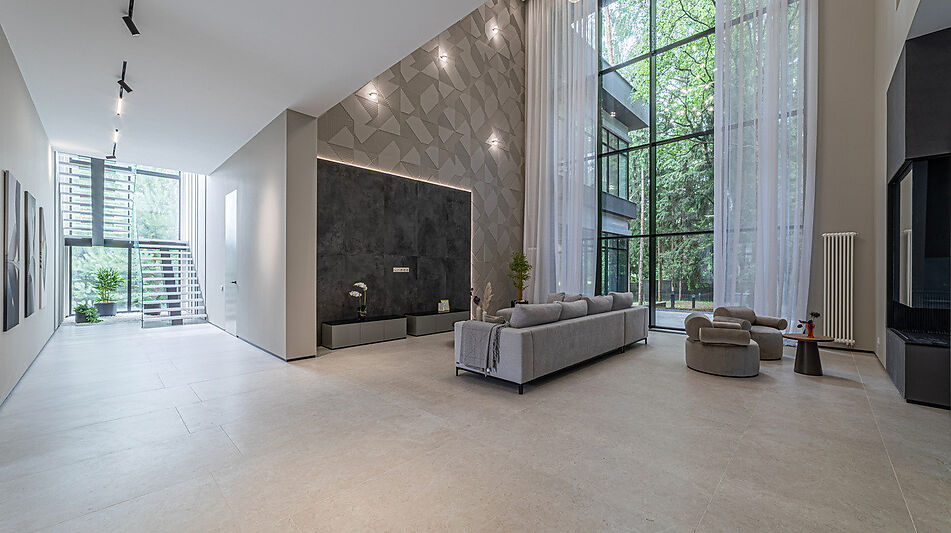 Дом с бассейном в Ренессанс парк