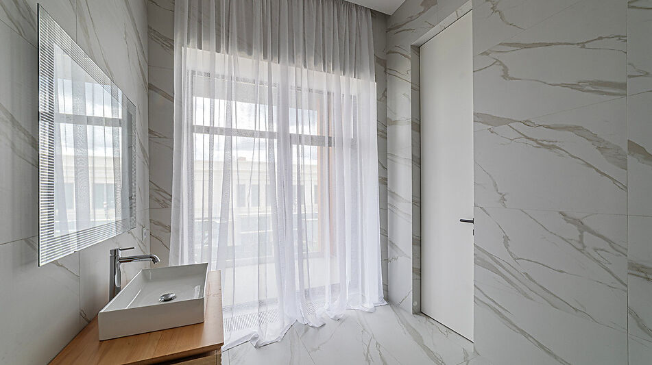 Дом с бассейном в Ренессанс парк