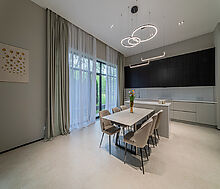 Дом с бассейном в Ренессанс парк