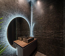 Дом с бассейном в Ренессанс парк