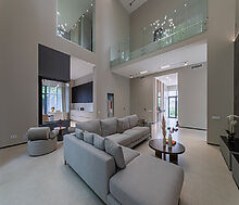 Дом с бассейном в Ренессанс парк