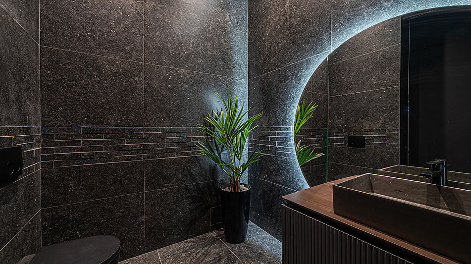 Дом с бассейном в Ренессанс парк