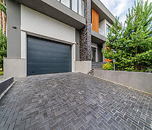 Дом с бассейном в Ренессанс парк