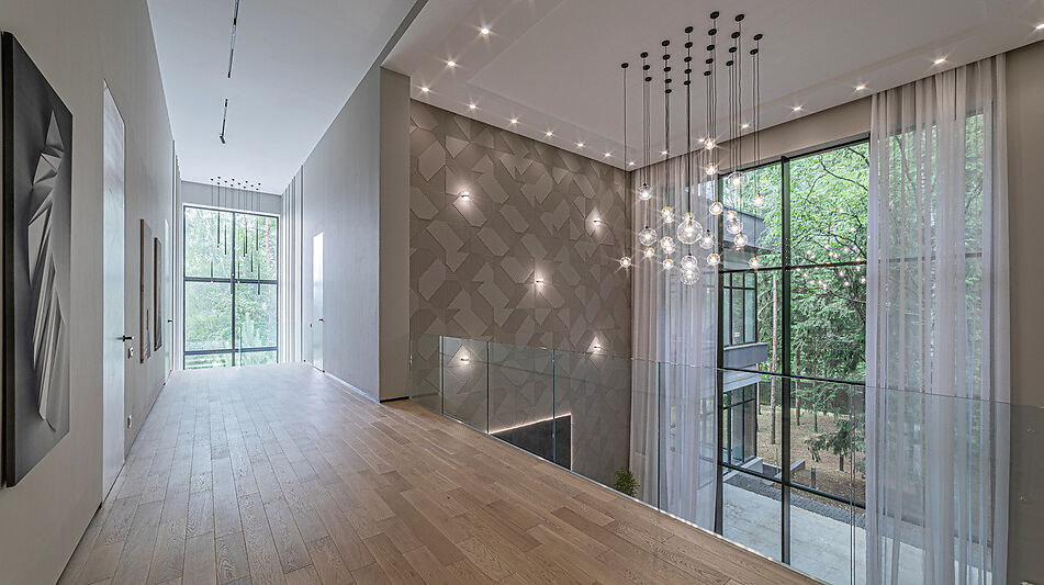 Дом с бассейном в Ренессанс парк