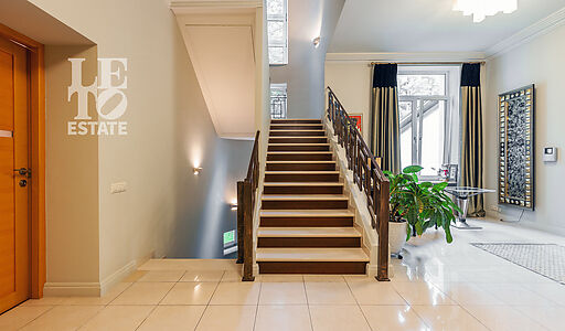 Дом с бассейном в Новогорске