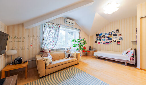 Дом с бассейном в Новогорске