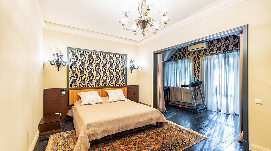 Дом с бассейном в Новогорске