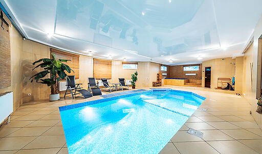 Дом с бассейном в Новогорске