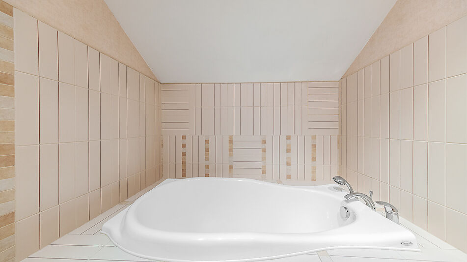 Дом с бассейном в Новогорске