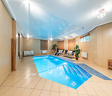 Дом с бассейном в Новогорске