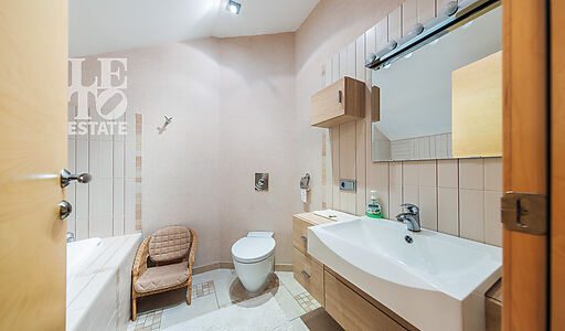 Дом с бассейном в Новогорске