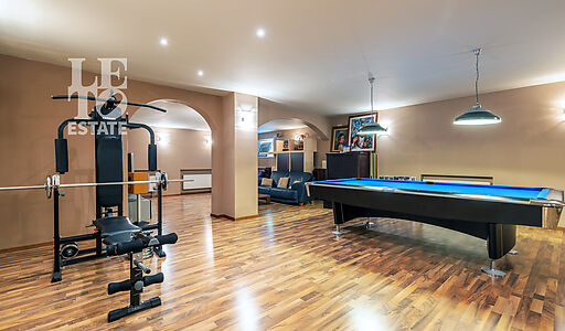 Дом с бассейном в Новогорске