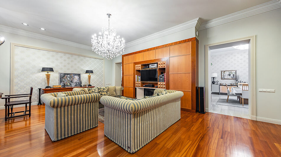 Дом с бассейном в Новогорске