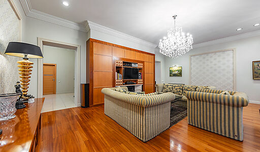 Дом с бассейном в Новогорске