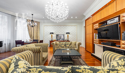 Дом с бассейном в Новогорске