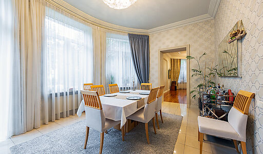 Дом с бассейном в Новогорске