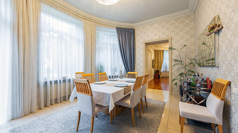 Дом с бассейном в Новогорске