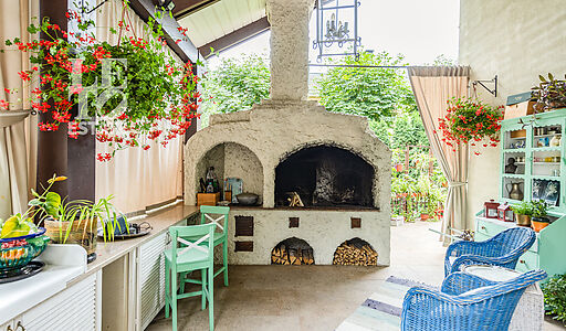 Дом с бассейном в Новогорске