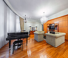 Дом с бассейном в Новогорске