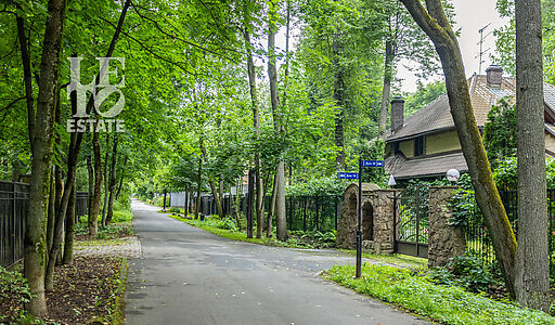 Дом с бассейном в Новогорске