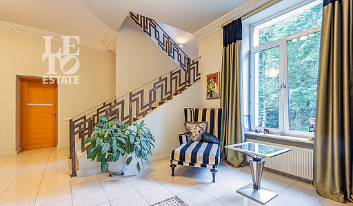 Дом с бассейном в Новогорске