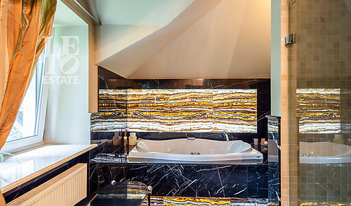 Дом с бассейном в Новогорске