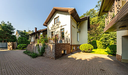 Дом с бассейном в Новогорске