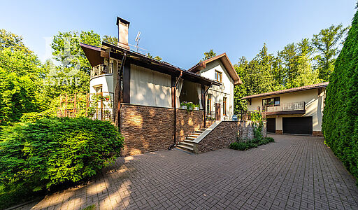 Дом с бассейном в Новогорске